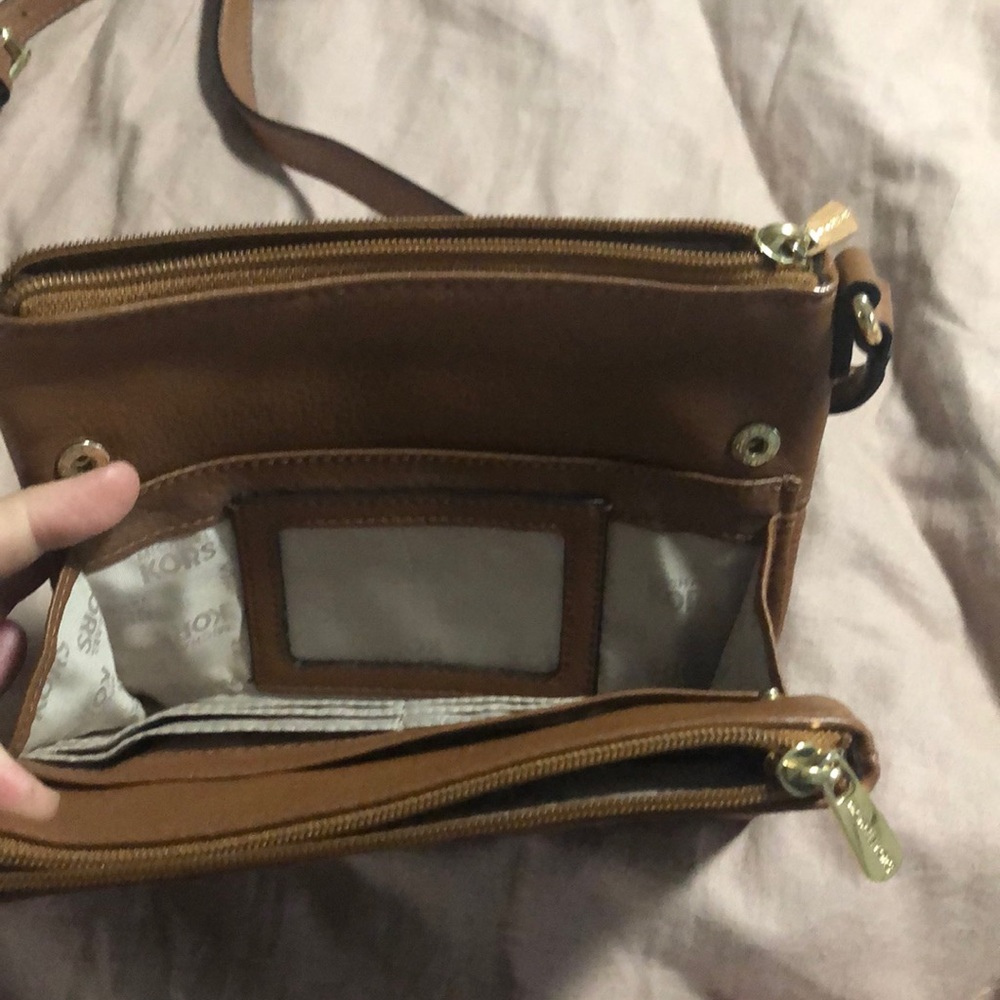 Authentic Michael kors crossbody bag - Picture 2 of 4